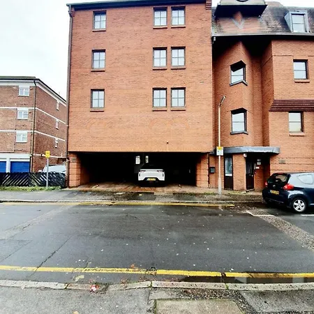 Chelmsford Town Centre Apartments With Car Parking Exterior photo