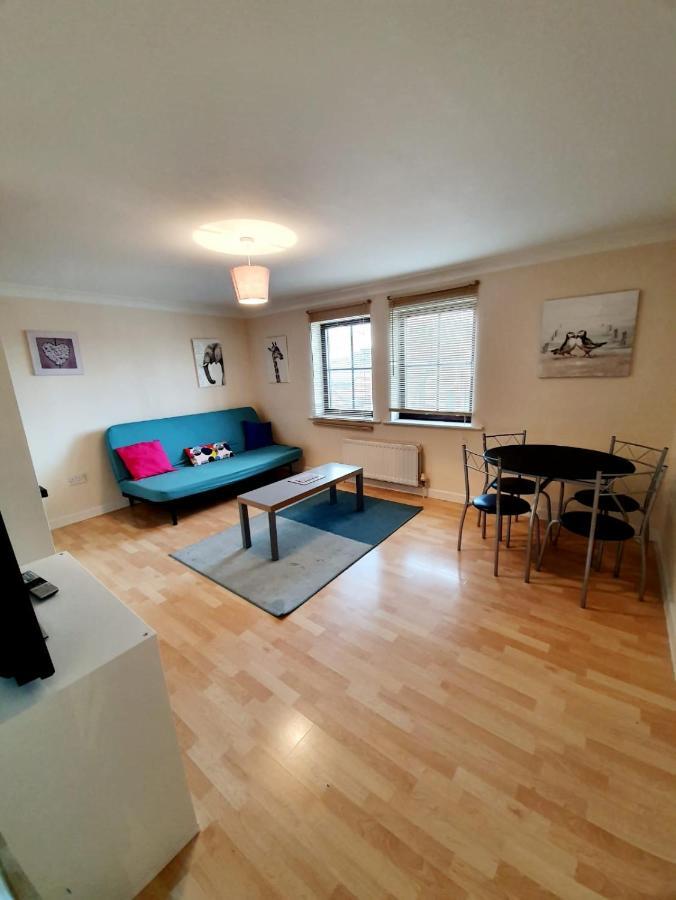 Town Centre With Car Parking Apartment *
