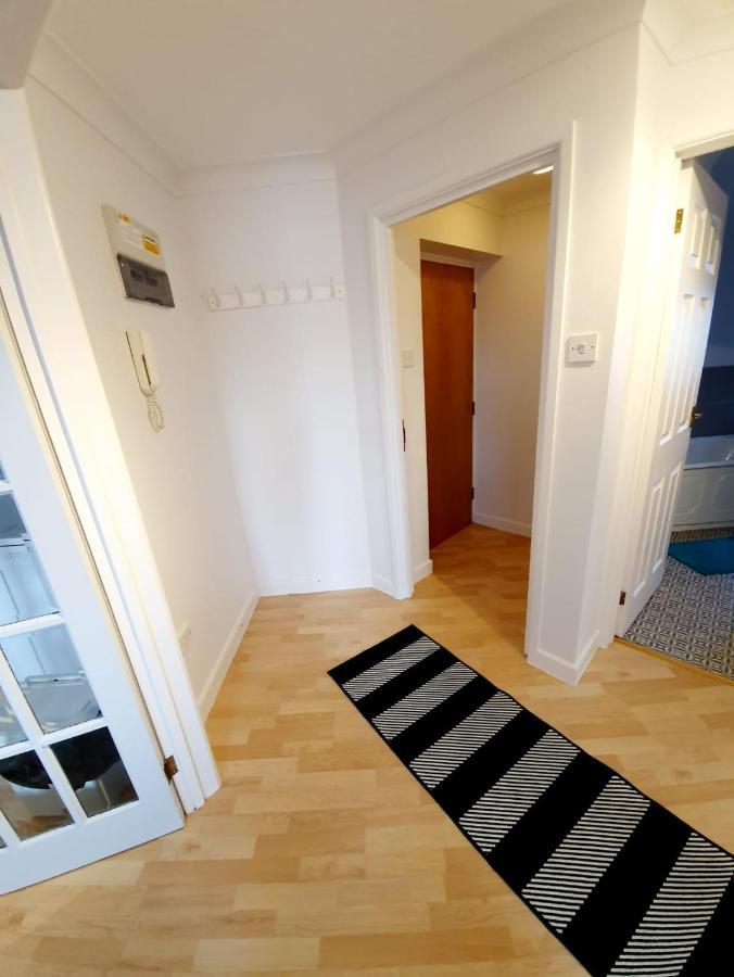 Town Centre With Car Parking Apartment