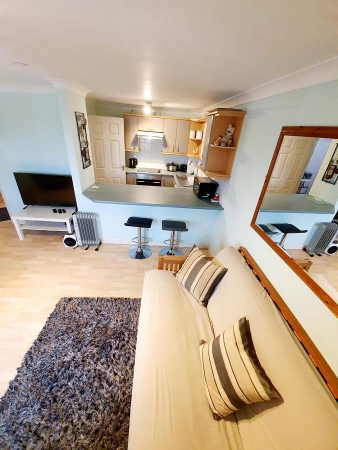 Town Centre With Car Parking Apartment *