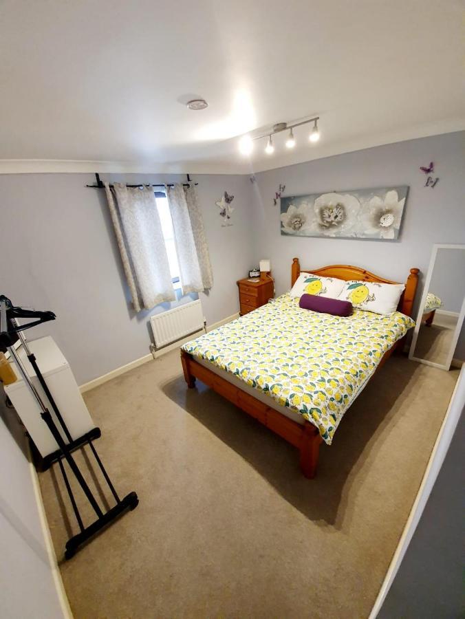Apartment Town Centre With Car Parking *