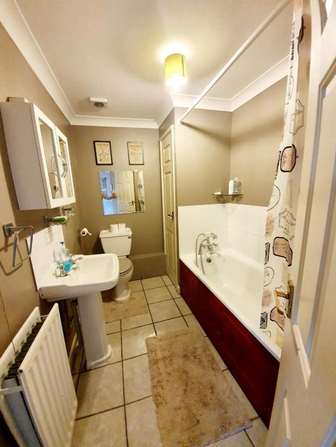 Town Centre With Car Parking Apartment *